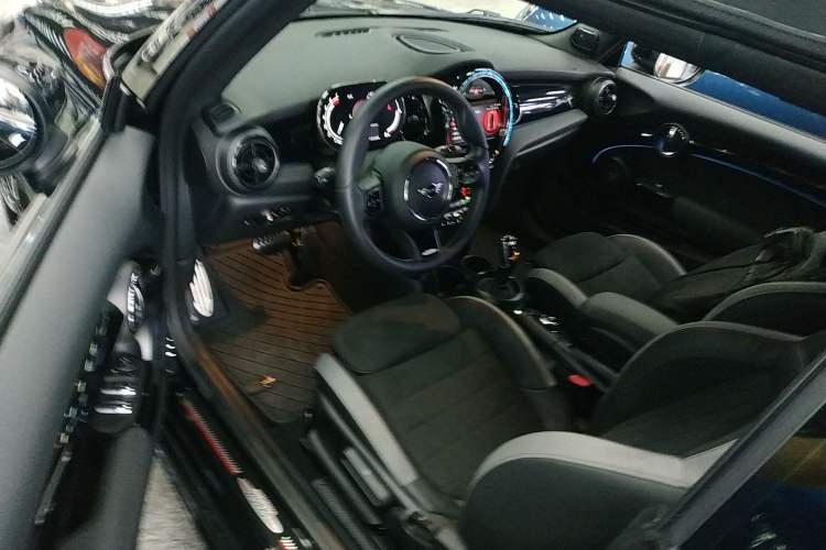 Used MINI MINI 2022 2.0T COOPER S CABRIO Black Badge Special Edition
