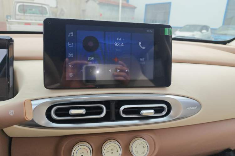 Used Wuling Hongguang MINIEV 2025 Four-Door Version Premium Edition Audio And AC Panel