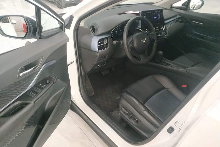 Used Toyota IZOA 2023 2.0L Enjoy Edition