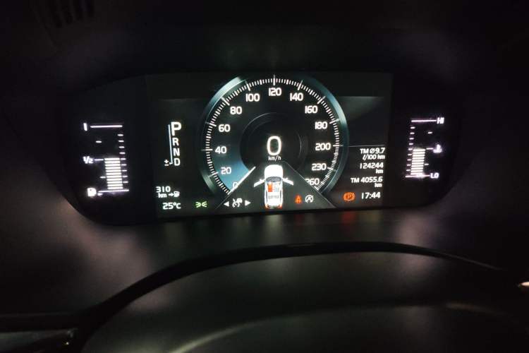 Used Volvo XC60 2019 T5 4x4 Smart Edition China VI Standard Odometer Close Up