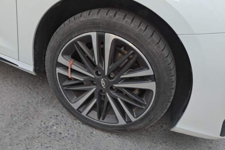 Used Chery Arrizo 8 2023 High-Performance Edition 2.0T DCT Powerfully Equipped Right Front Wheel Hub