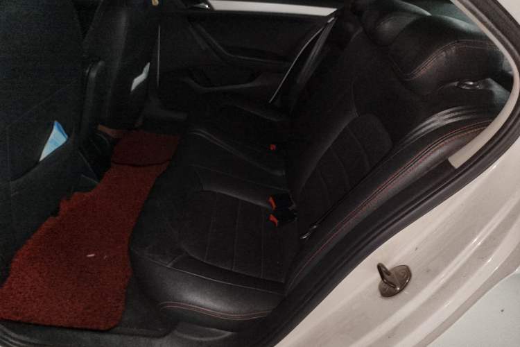 Used Volkswagen Jetta 2015 Value Edition 1.6L Automatic Comfort Version Left Rear Seat