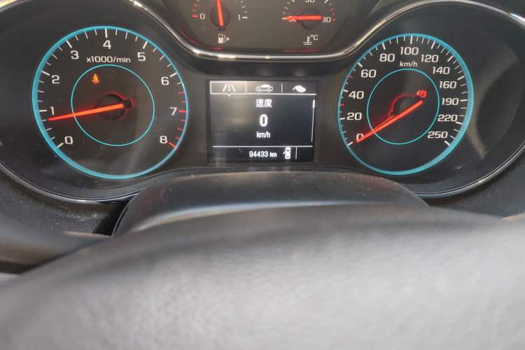 Used Chevrolet Cruze 2015 1.5L Manual Elite Edition Odometer Close Up