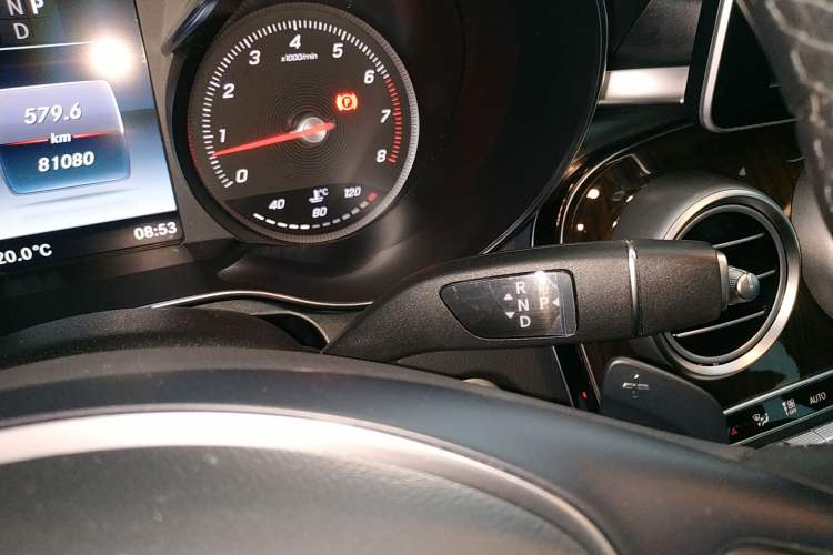 Used Mercedes-Benz GLC 2019 GLC 260 L 4MATIC Dynamic Model Gear Lever