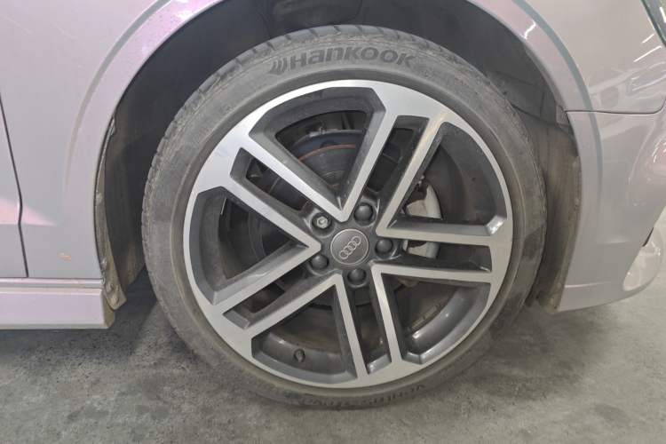 Used Audi A3 2020 Limousine 35 TFSI Sporty Version China VI Right Front Wheel Hub