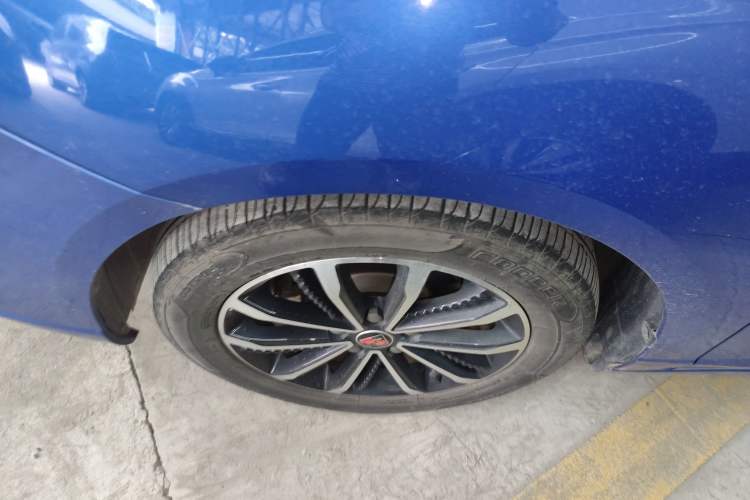 Used Roewe i5 2020 1.5L Automatic 4G Connect Luxury Flagship Edition Exterior 2