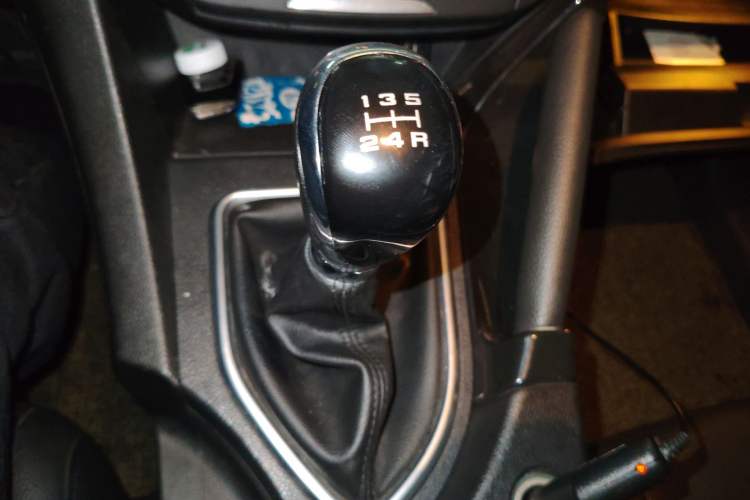Used Dongfeng Aeolus AX7 2015 2.0L Manual Zhiyue Model Gear Lever