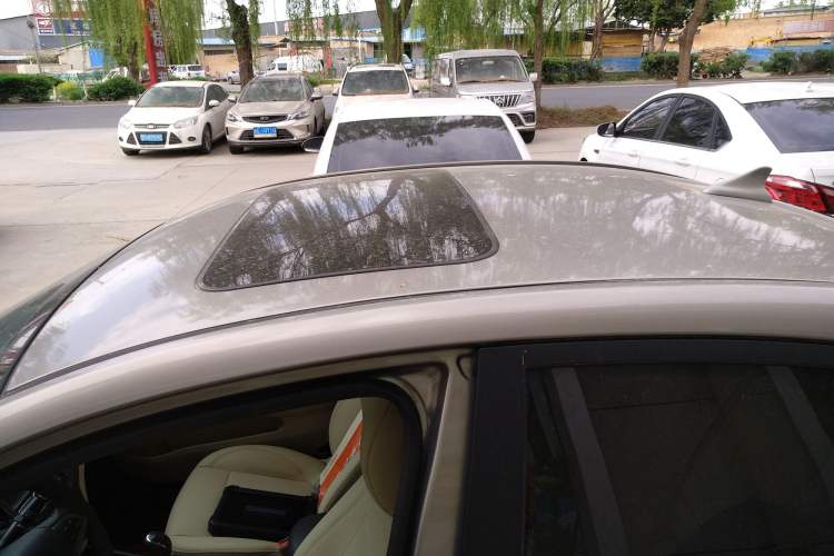 Used CHANGAN Eado 2016 1.6L Manual Fashion Edition Roof