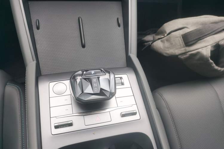 Used BYD Qin L 2024 DM-i 80KM Beyond Model Gear Lever