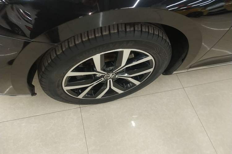 Used Volkswagen Magotan 2020 280TSI DSG Comfort Edition Left Front Wheel Hub