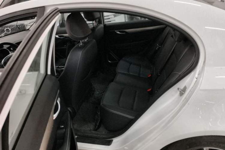 Used Geely Auto Emgrand 2019 Leading Edition 1.5L Manual Luxury Model China V Standard Left Rear Seat