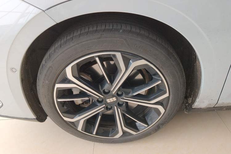 Used Geely Galaxy E8 2025 700 km Long-Range Intelligent Driving Version
