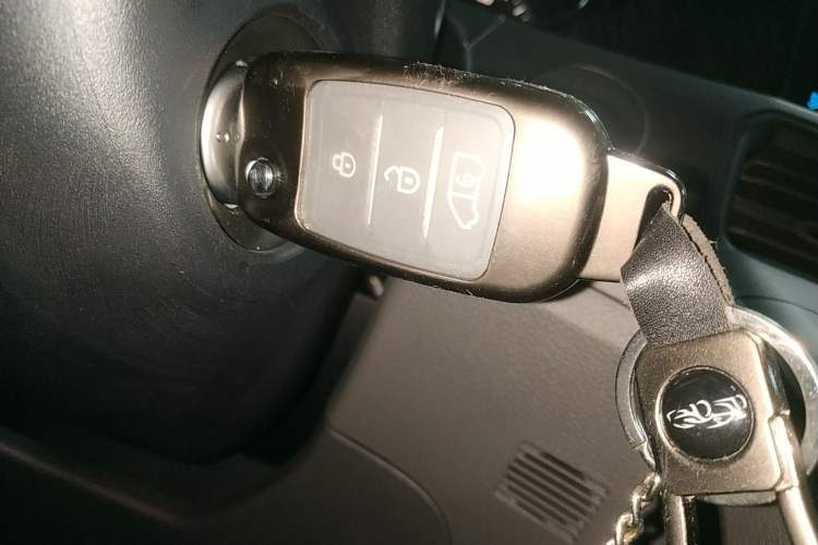 Used Ford Transit T8 2024 T8 2.0T Diesel Manual Short Wheelbase Mid-Roof 6-Seater Multi-Function Version 3/3
