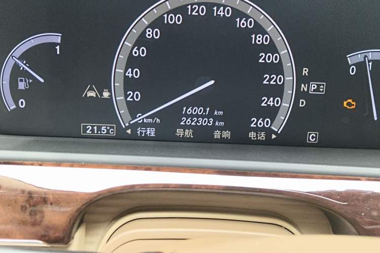 Used Mercedes-Benz S-Class 2010 S 350 L Luxury Model Odometer Close Up