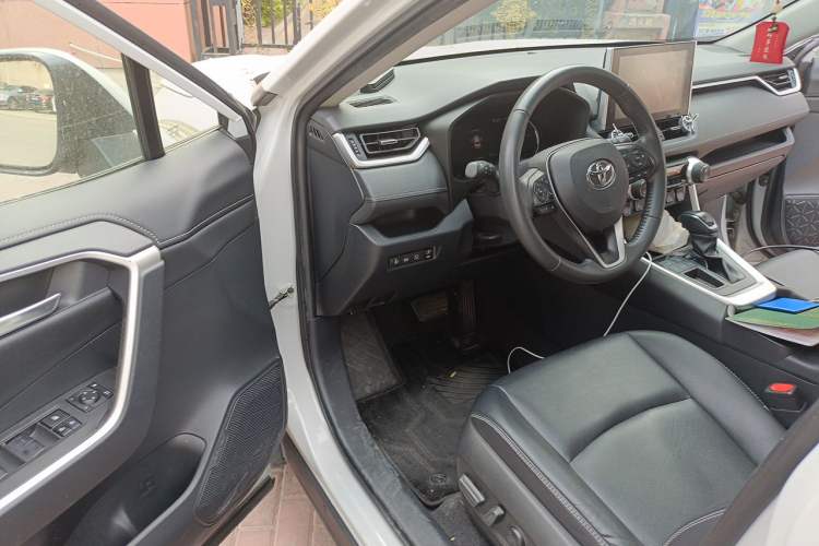 Used Toyota RAV4 2021 2.0L CVT Two-Wheel Drive Fashion PLUS Edition
