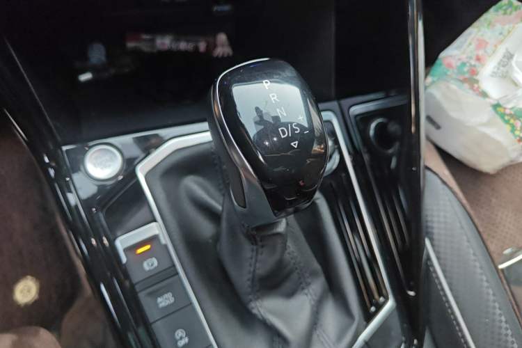 Used Volkswagen Tayron X 2020 330TSI Two-Wheel Drive Luxury Smart Connectivity Version Gear Lever