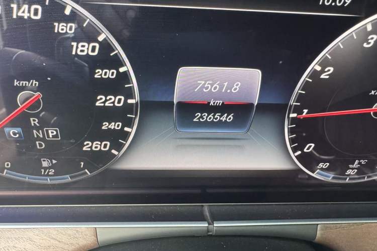 Used Mercedes-Benz E-Class 2016 E 300 L Stylish Model Odometer Close Up