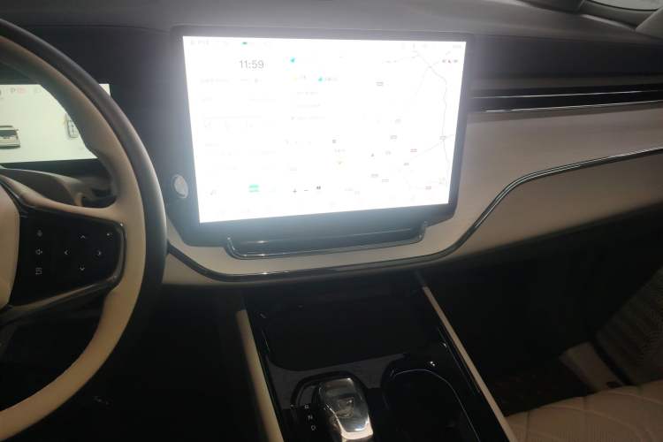 Used Volvo EM90 2025 Ultra Six-Seater