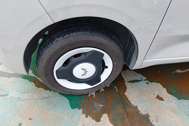 Used Wuling Hongguang MINIEV 2024 3rd Generation 215km Youth Edition Left Front Wheel Hub