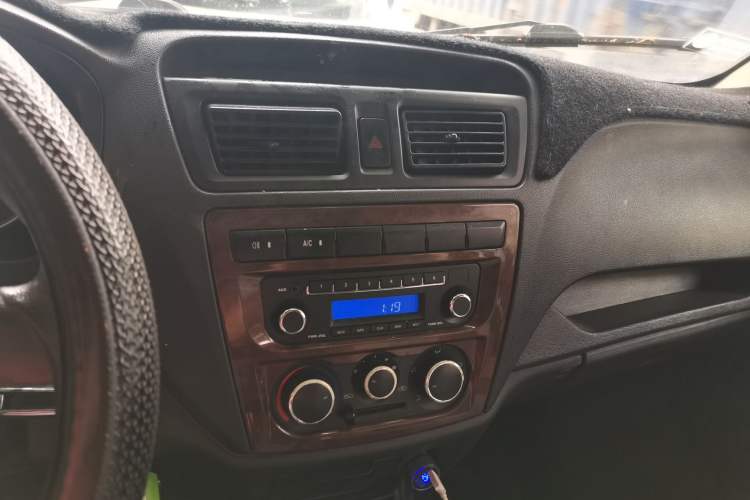 Used CHANGAN KAICHENG Ruixing M60 2020 1.5L Standard Version China VI Van with 5 Seats Equipped with DAM15KR