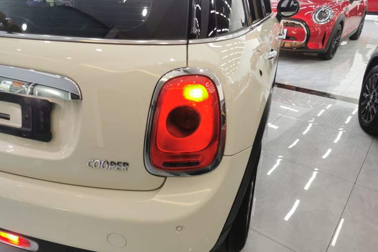 Used MINI MINI 2015 1.5T COOPER Fun Five-Door Edition
