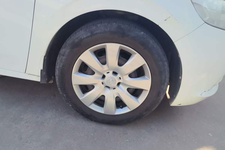 Used Peugeot 301 2014 1.6L Manual Comfort Edition Right Front Wheel Hub