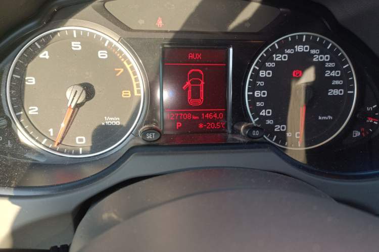 Used Audi Q5 2012 2.0TFSI Technology Model Odometer Close Up