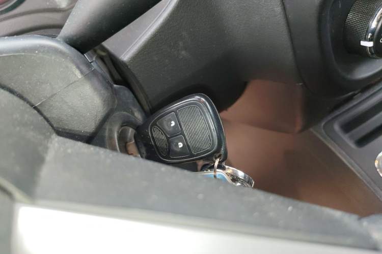 Used Jeep Compass 2014 2.0L two-wheel drive sport version Vehicle Key