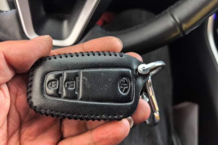 Used Toyota RAV4 2021 Revised Version Dual-Motor Hybrid 2.5L E-CVT 4x4 Elite PLUS Edition Vehicle Key