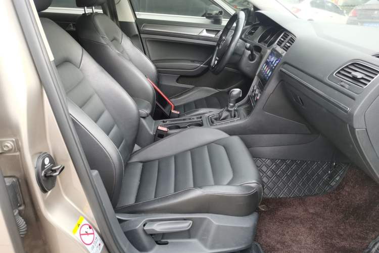 Used Volkswagen Golf 2014 1.4TSI Automatic Luxury Model Right Front Seat