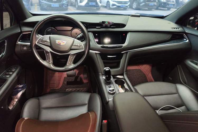 Used Cadillac XT5 2023 2.0T Two-Wheel-Drive Fashion Edition Center Console