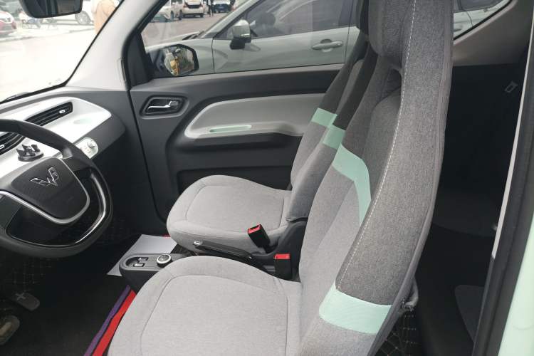 Used Wuling Hongguang MINIEV 2021 Macaron Sandwich Model 120 km Lithium Iron Phosphate
