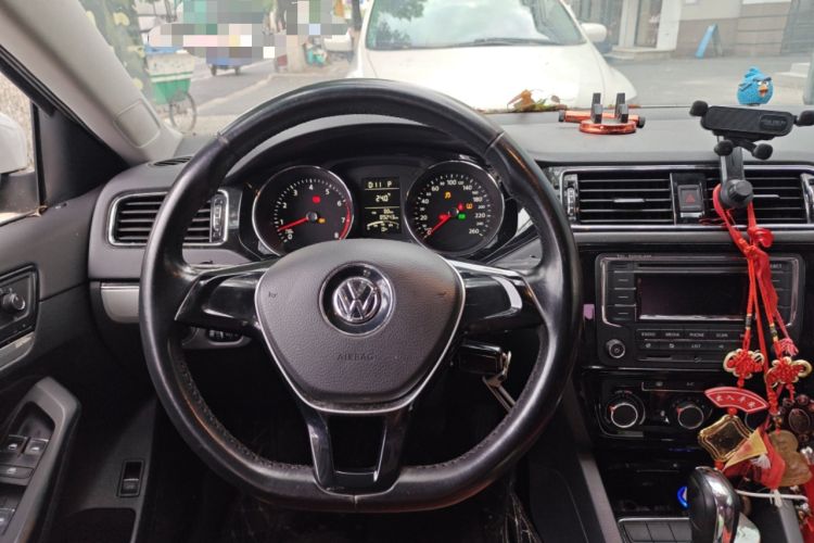 Used Volkswagen Sagitar 2015 1.6L Automatic Comfort Model Steering Wheel
