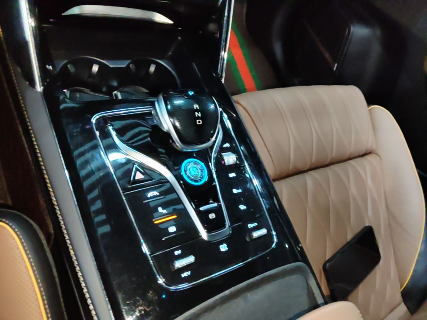 BYD Tang New Energy 2021 DM-i 112KM Prestige Model - Executive — снимка 16