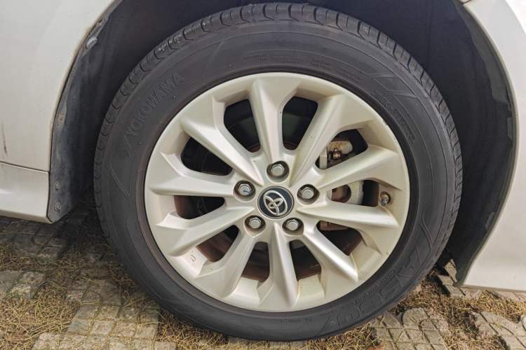Used Toyota Corolla 2019 Dual-Engine 1.8L E-CVT GL-i Elite Edition Right Front Wheel Hub