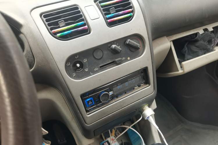 Used FAW Jiabao V52 2011 1.0L Practical Version LJ465QE1 Audio And AC Panel