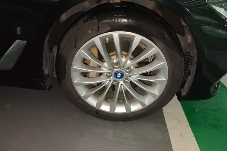Used BMW 5 Series New Energy 2019 Updated Version 530Le Luxury Package Right Front Wheel Hub