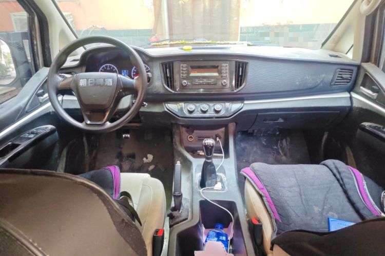 Used FORTHING Lingzhi 2022 M5L 1.6L Utility Model 7 Seats Center Console