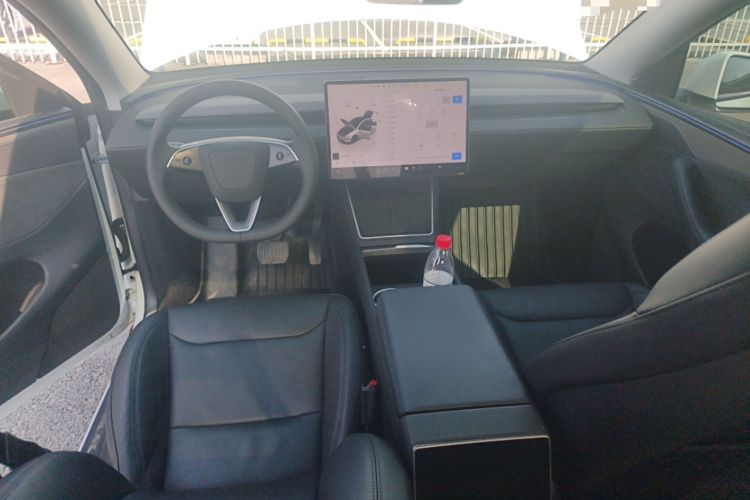 Used Tesla Model Y 2025 Long-Range All-Wheel Drive First Edition Center Console