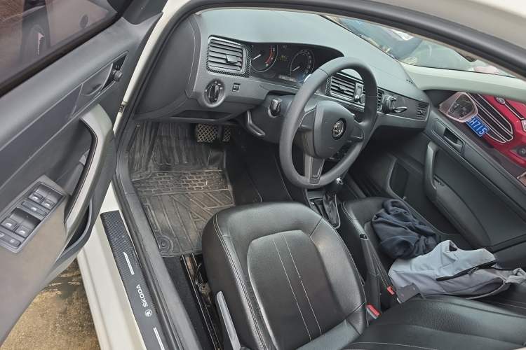 Used Skoda Rapid Spaceback 2016 Revised Version 1.6L Automatic Front-Drive Edition Driver Seat