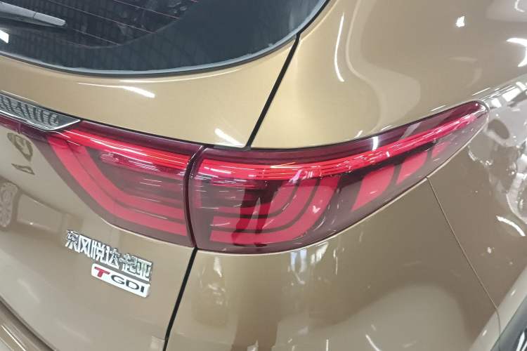 Used Kia KX5 2016 1.6T Automatic Two-Wheel Drive DLX Right Rear Taillight