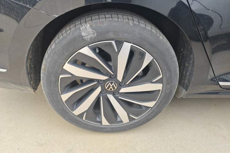 Used Volkswagen Passat 2025 Outstanding Model 380TSI Dragon Glory Edition
