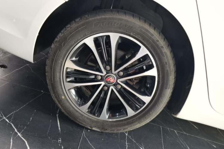 Used Roewe i6 2019 PLUS 1.6L CVT 4G Connected Luxury Deluxe Edition
