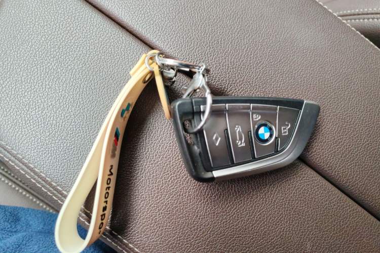 Used BMW 5 Series 2022 Second Facelift 530Li Luxury Version M Sport Package Vehicle Key