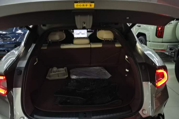 Used Xiaomi Auto YU7 2025 Ultra-Long Range Rear-Wheel Drive Version
