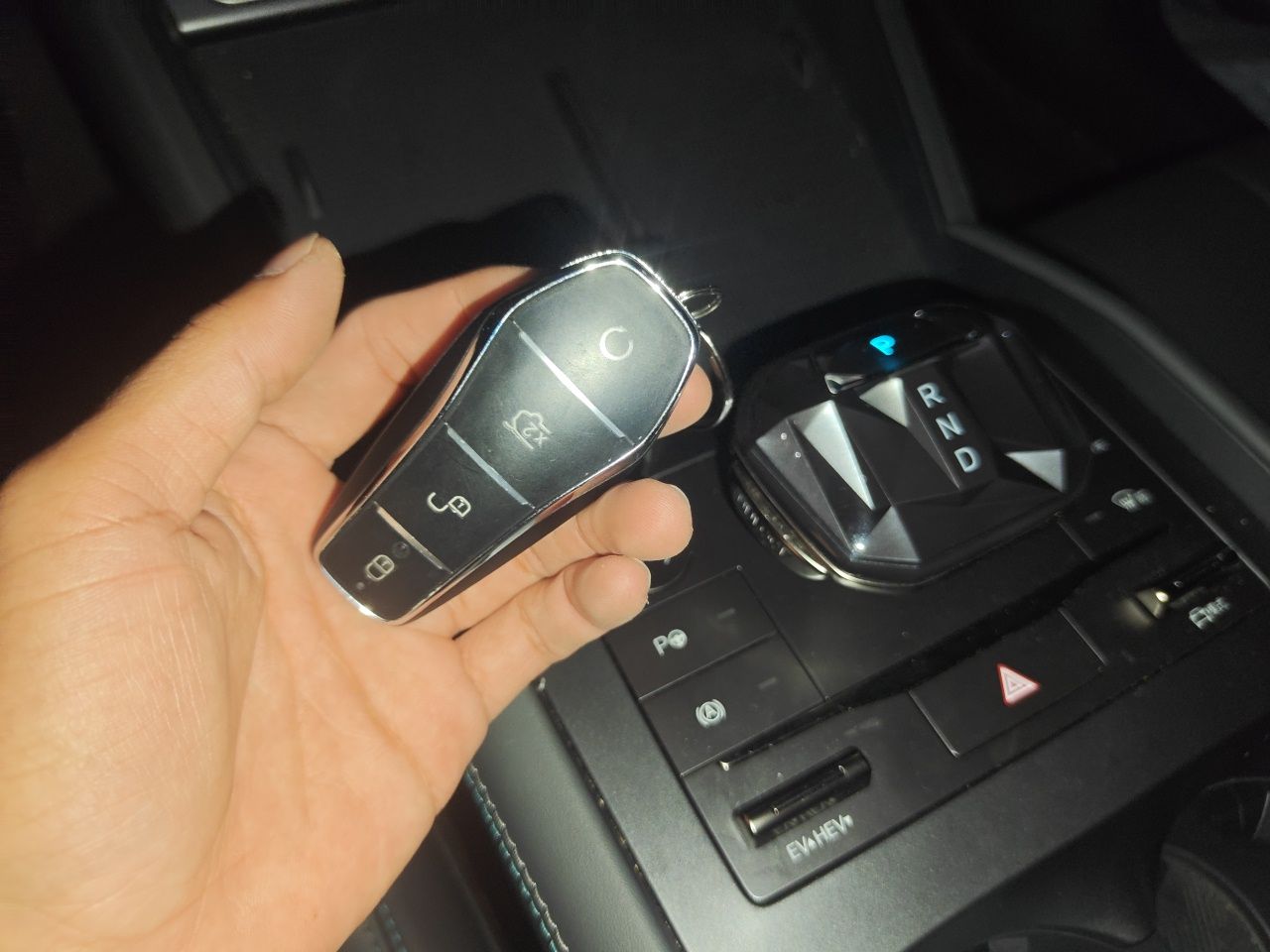 BYD Qin L 2025 DM-i Smart Drive 80KM Leading Model — снимка 20