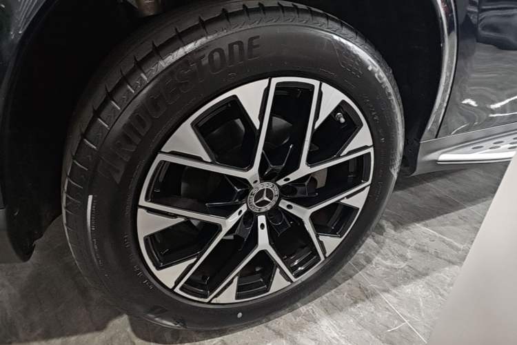 Used Mercedes-Benz GLC 2023 Facelift GLC 260 L 4MATIC Luxury Version 5 Seats Right Rear Wheel Hub