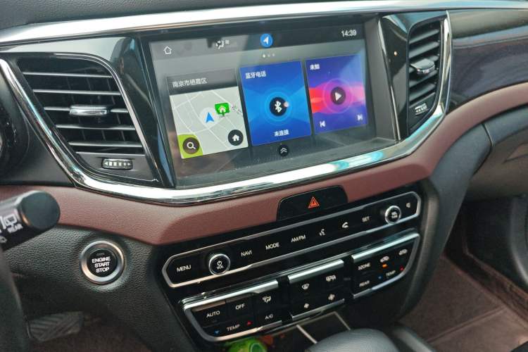 Used GAC Trumpchi GS8 2017 320T Two-Wheel Drive Luxury Smart Connectivity Version (7 Seats) Audio And AC Panel