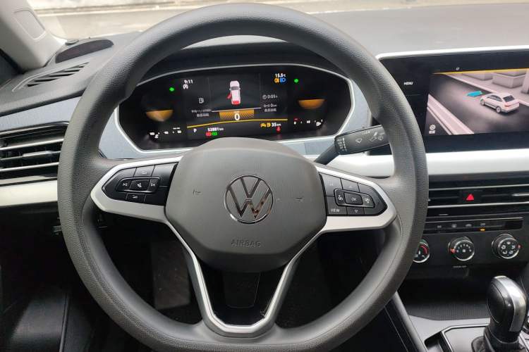 Used Volkswagen Lavida 2024 1.5L Automatic DeYi Edition Steering Wheel