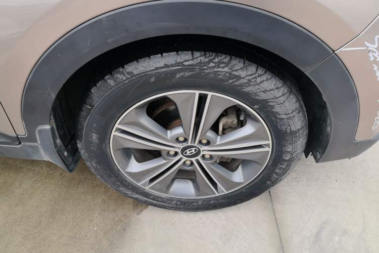 Used Hyundai ix25 2015 1.6L Automatic Two-Wheel Drive Smart GLS Trim Right Front Wheel Hub